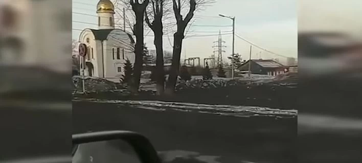 Η Σιβηρία ντύθηκε στα… μαύρα: Άνοιξαν οι ουρανοί και έριξε… χιόνι – Δείτε τις εικόνες και το βίντεο